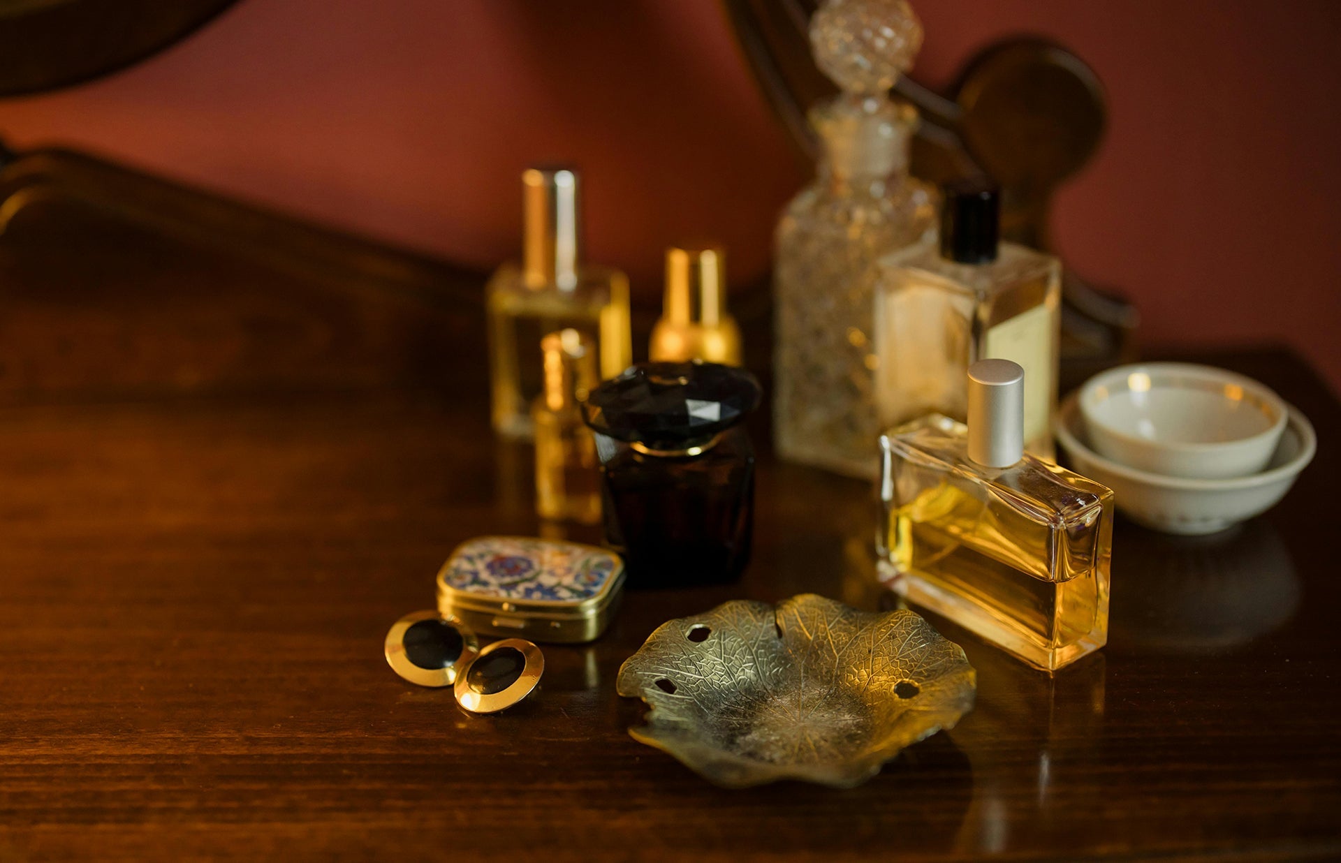 The Science of Scent: How to Build a Fragrance Wardrobe with Genfury Perfumes